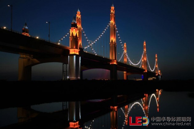 飛利浦LED建筑照明點(diǎn)亮中國(guó)濱河黃河大橋